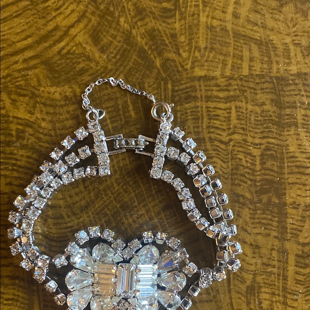 Vintage Beautiful Rhinestone & Silver Bracelet w Ornate Center safety chain - Picture 3 of 5